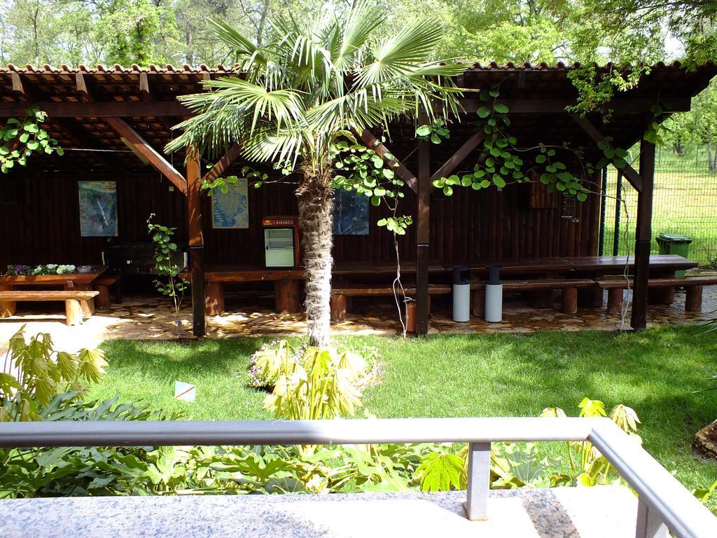 Aqua Family Apartments Karigador Quarto foto