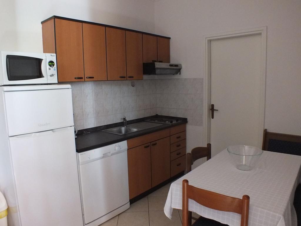 Aqua Family Apartments Karigador Quarto foto